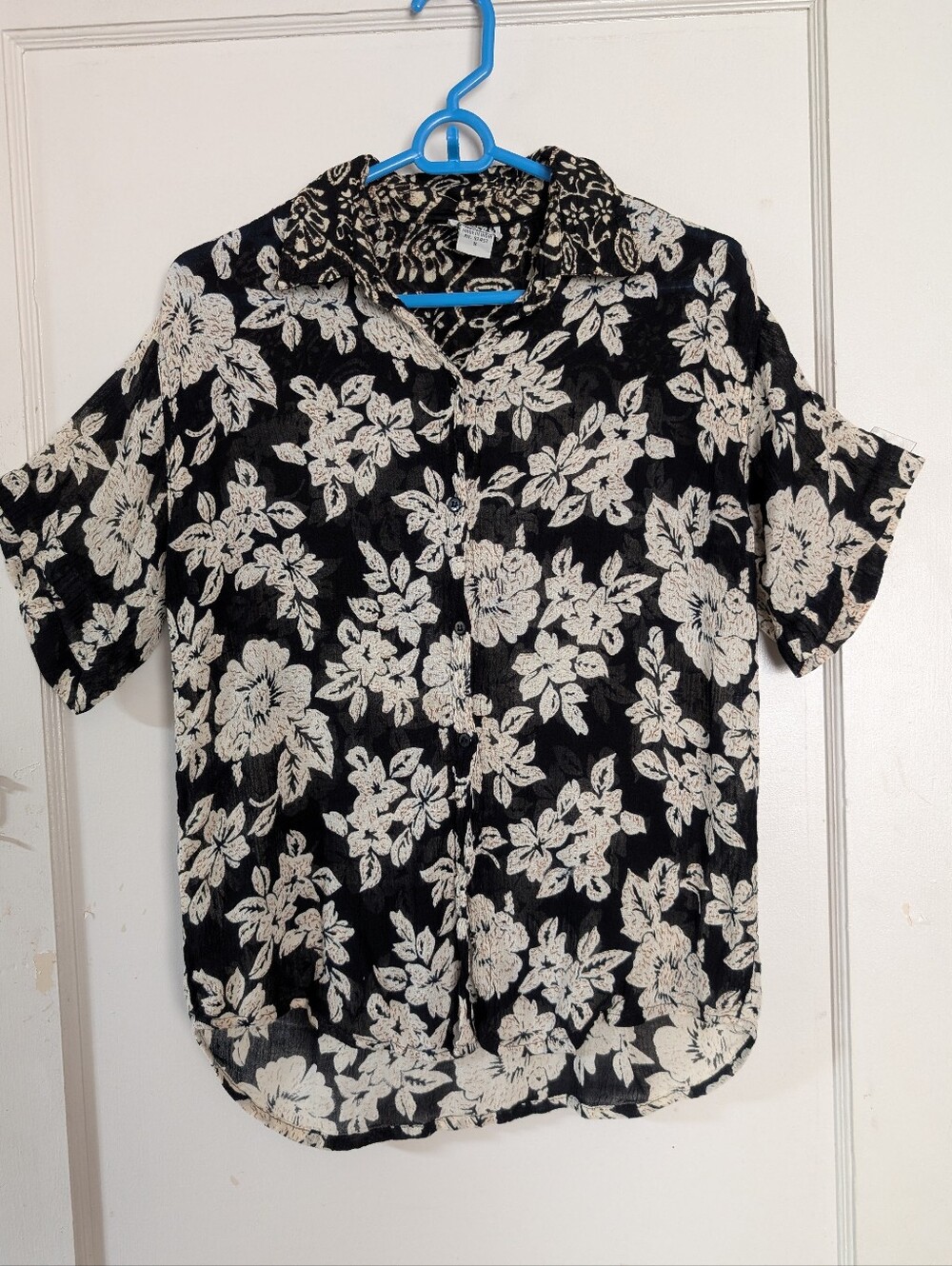 Sweet Sue Black Floral Short-Sleeve Button-Up Shirt
